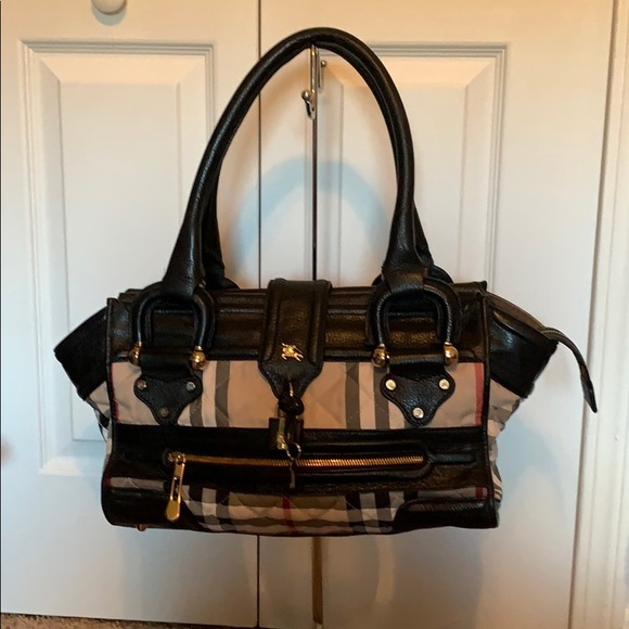 Burberry Handbags - Burberry vintage bag